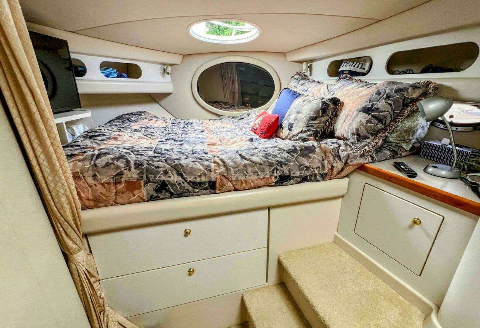 1998 Cruisers Yachts 3575 Esprit - Image 33