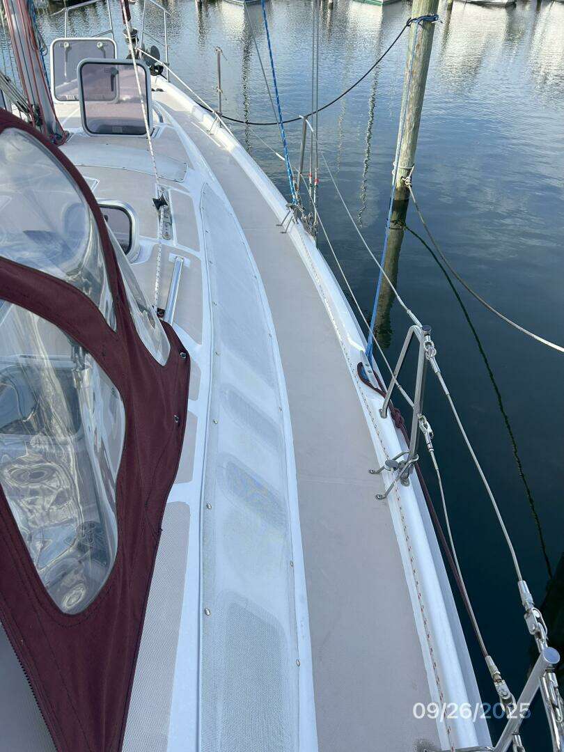 1998 Hunter 376 - Image 15