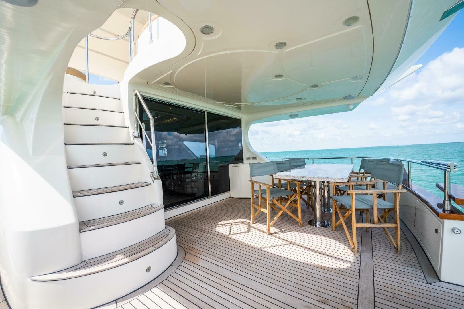 2004 Azimut 80 Carat - Image 11