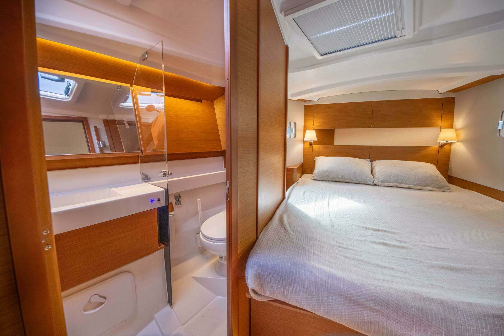 2023 Jeanneau Sun Odyssey 410 - Image 20