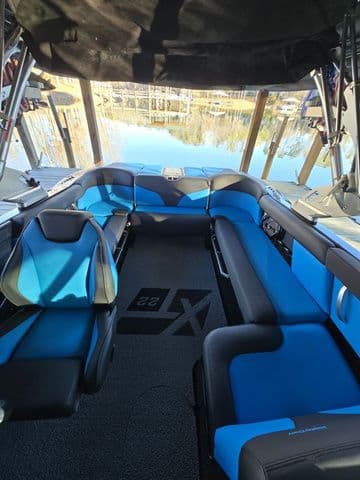 2018 MasterCraft XT22 - 19