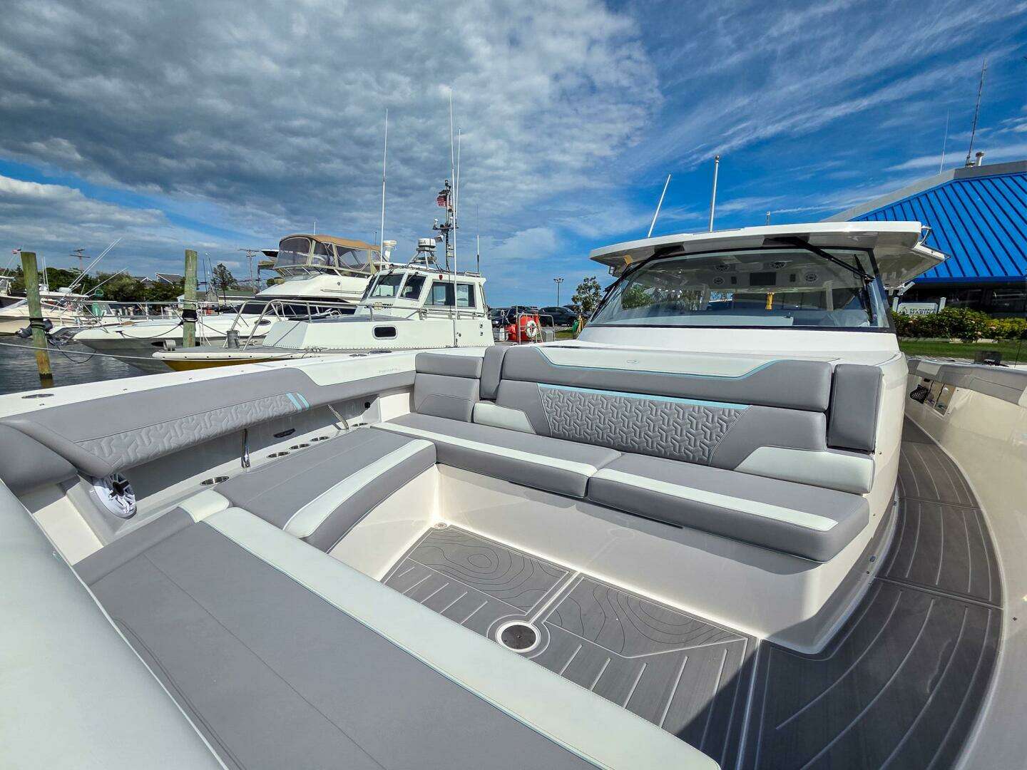 2025 Regal 50 SAV - Image 41