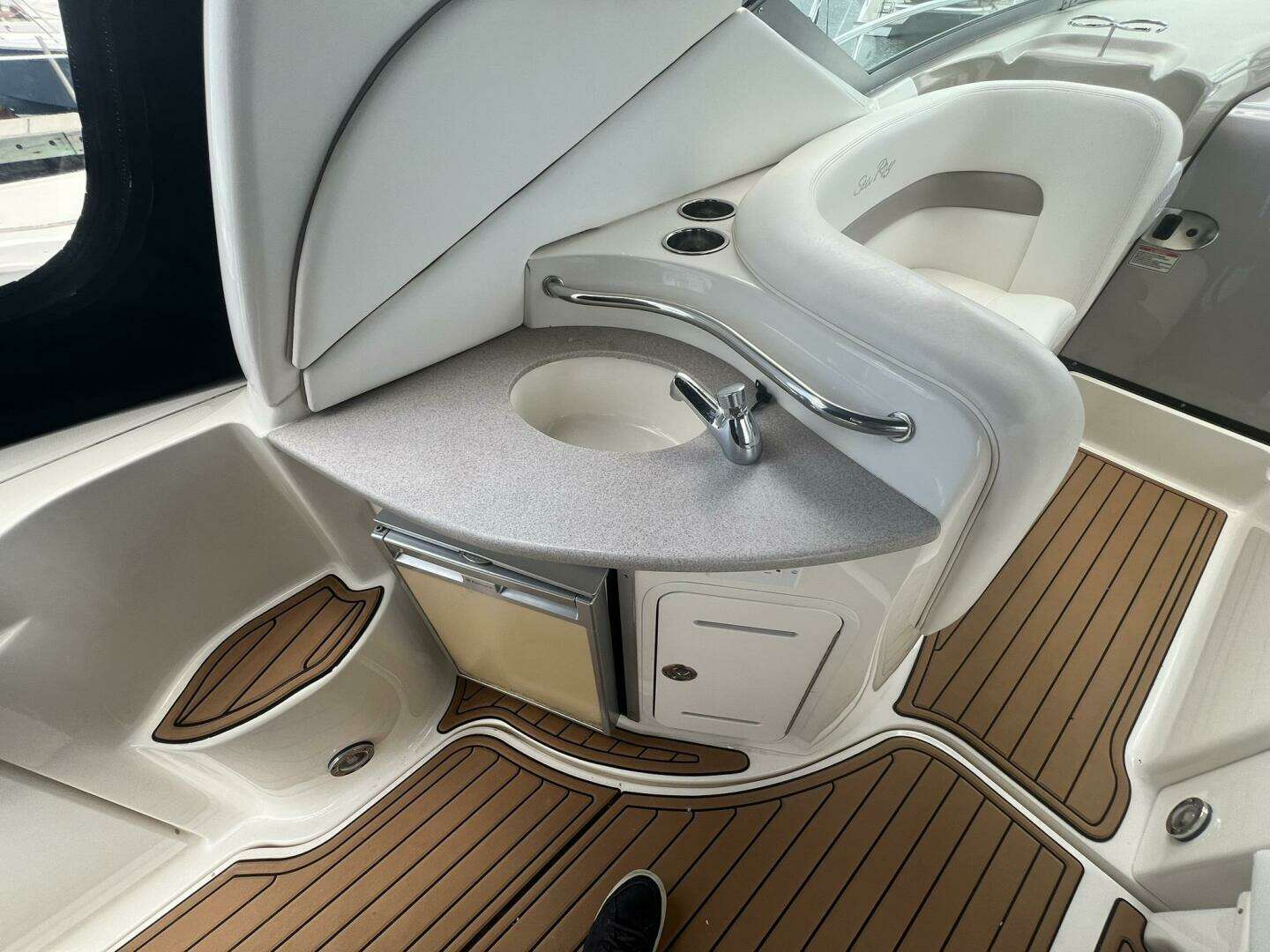 2003 Sea Ray 320 Sundancer - Image 26