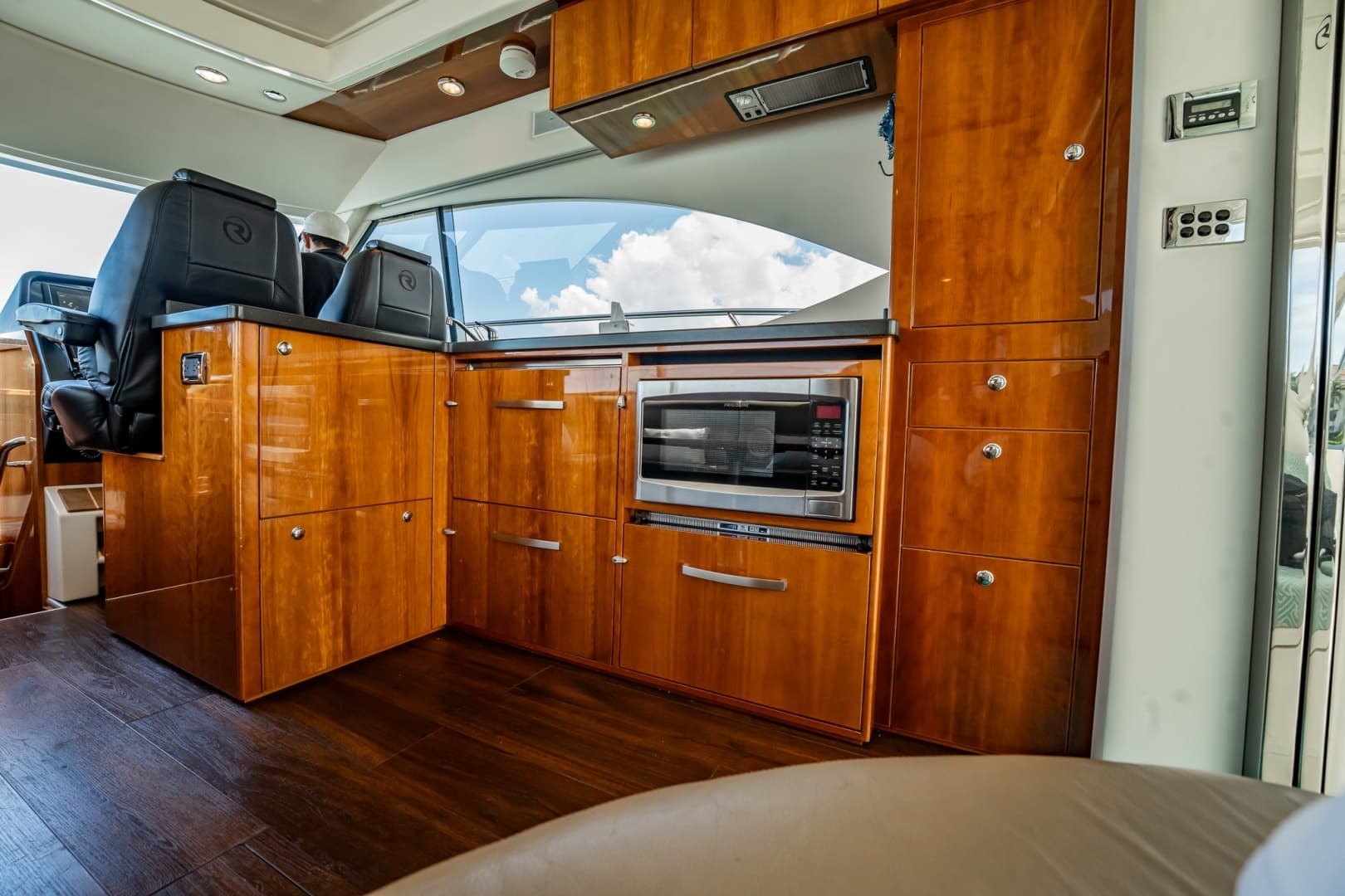 2016 Riviera 5000 Sport Yacht - Image 67