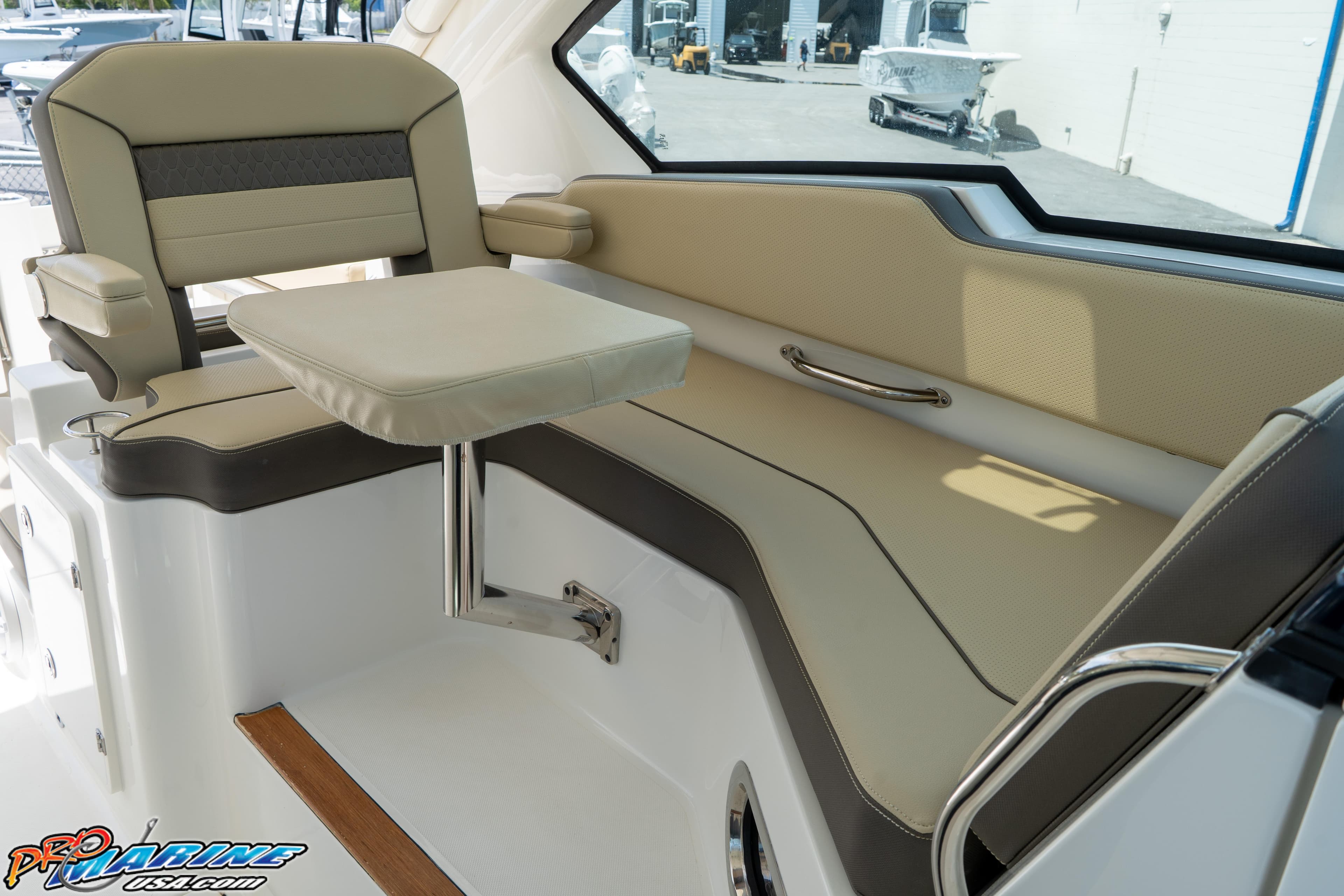 2021 Pursuit DC 326 Dual Console - 69