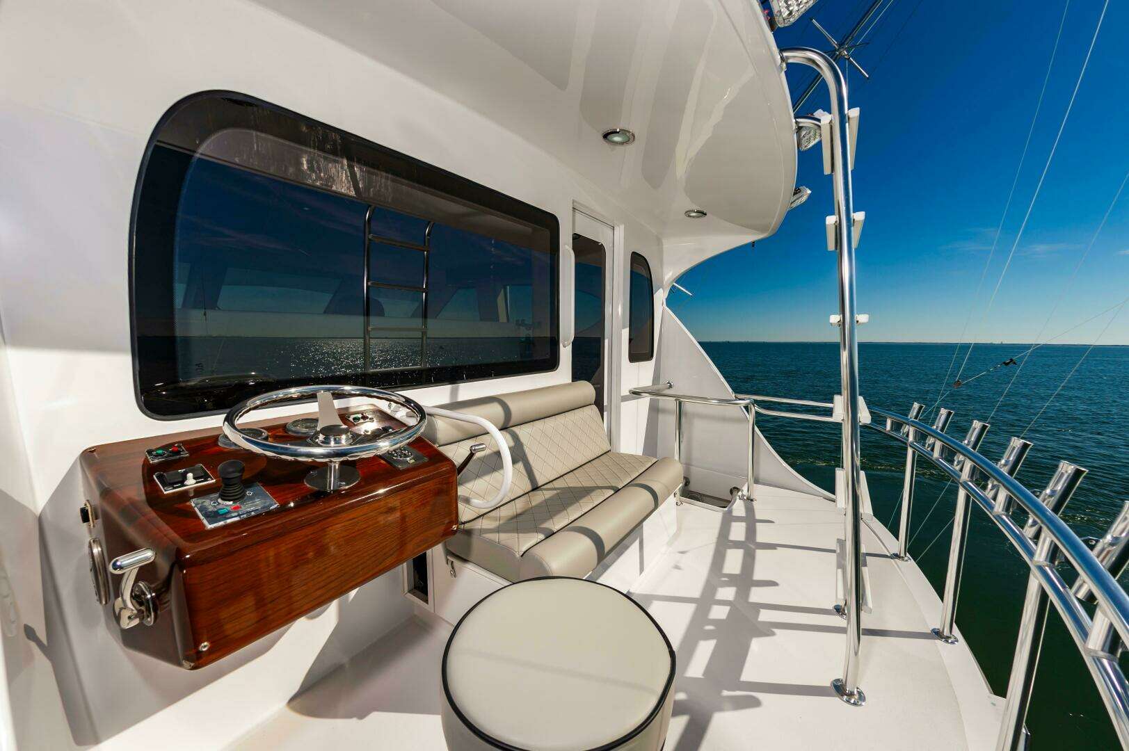 2008 Hatteras 64 Enclosed Bridge - Image 26
