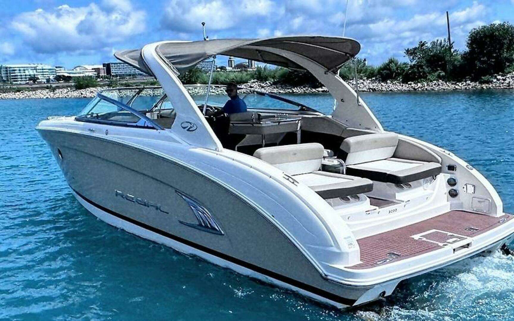 2013 Regal 3200 Bowrider - Image 4