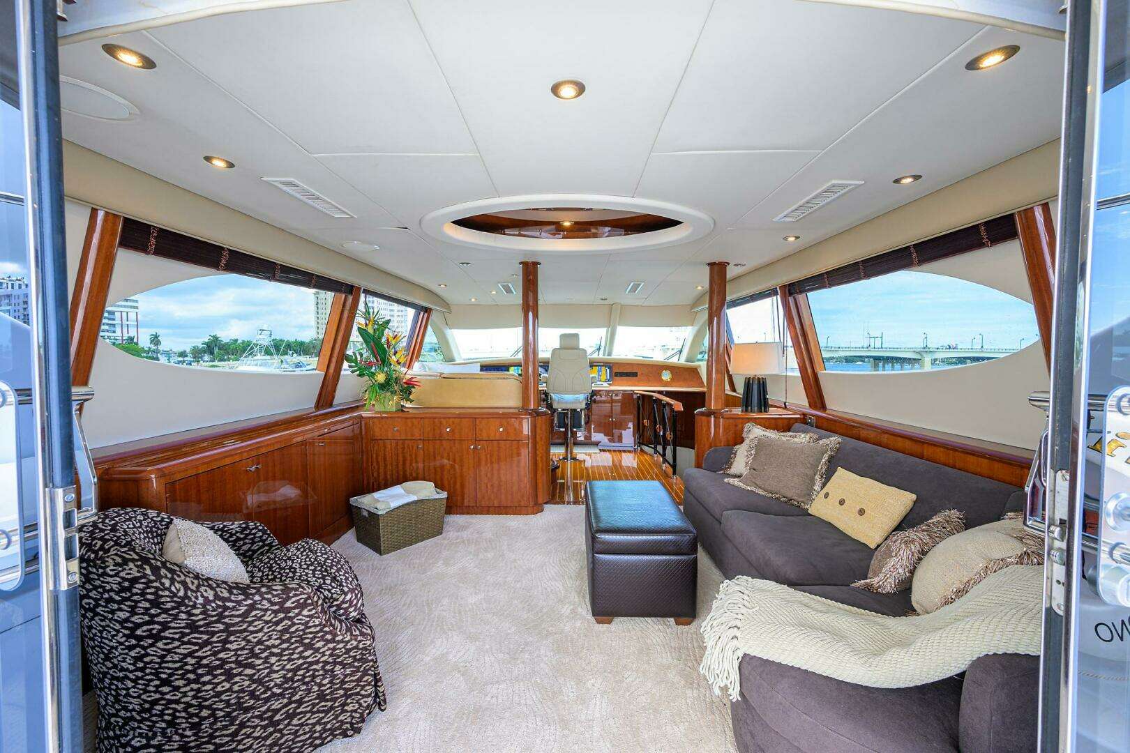 2007 Lazzara Yachts 80 Enclosed - Image 35