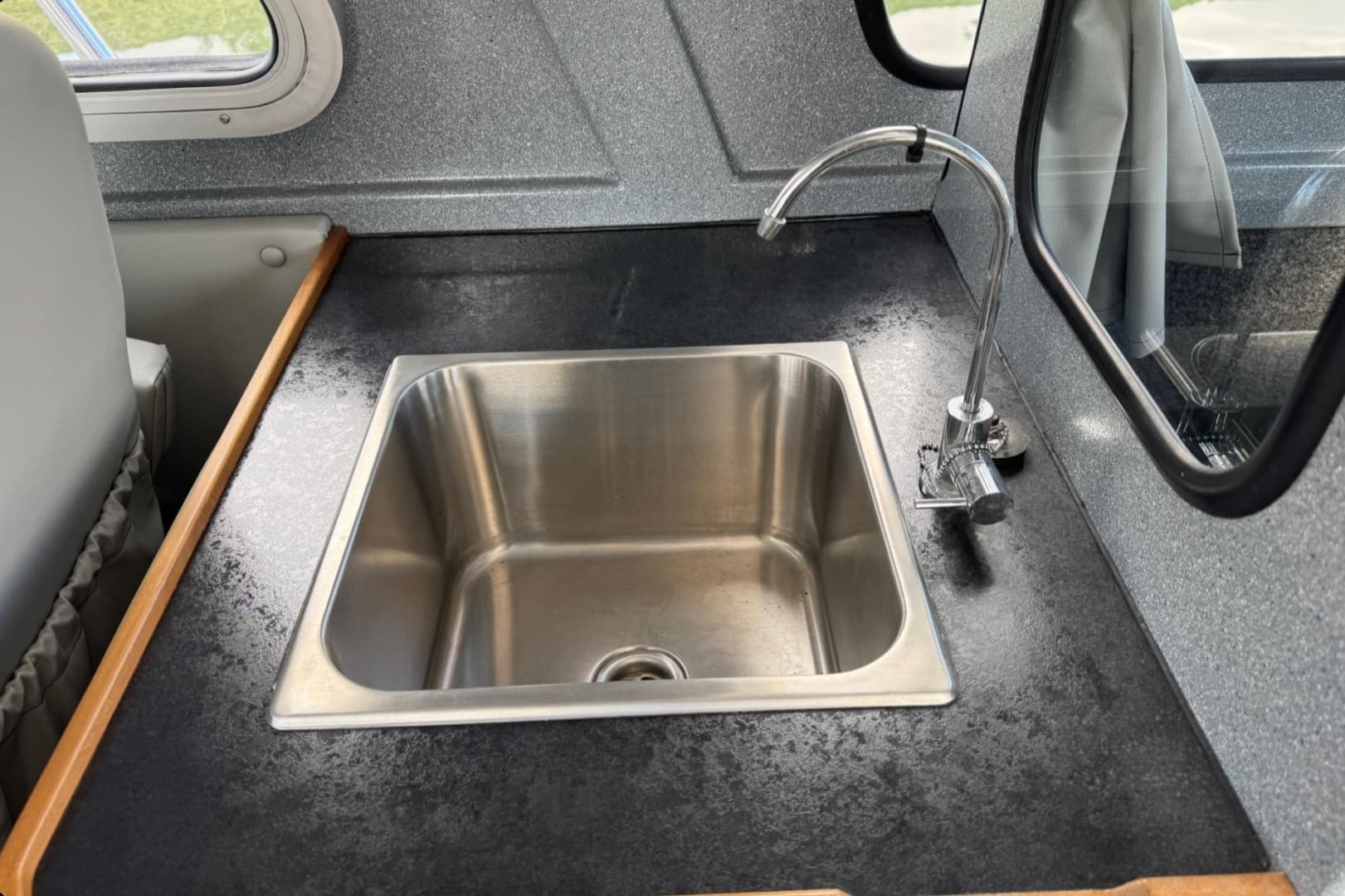 2018 KingFisher 2725 Weekender - Image 15