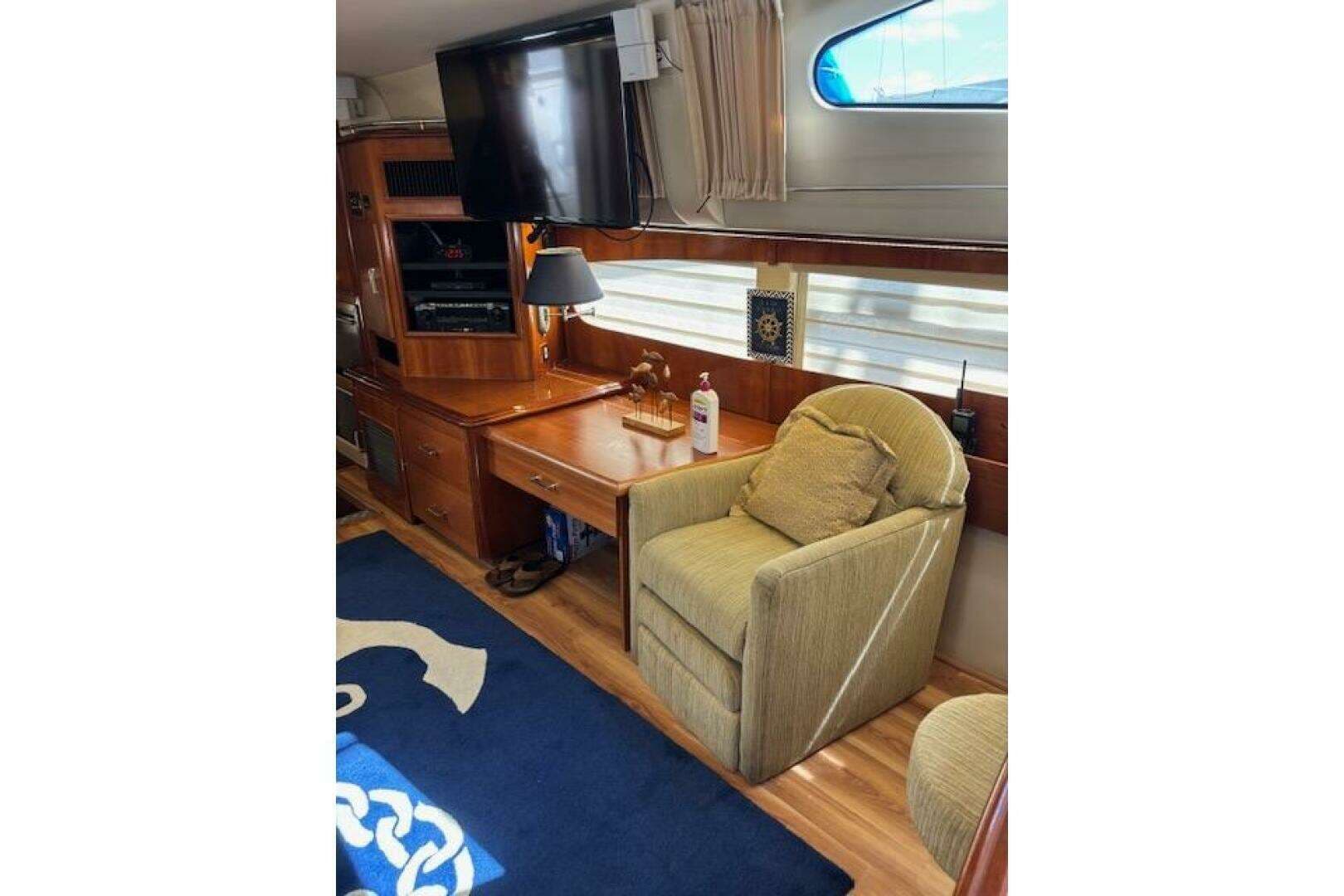 2004 Carver 466 Motor Yacht - Image 38