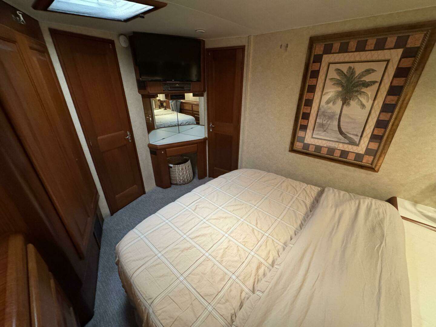 1995 Viking 58 Convertible - Image 29