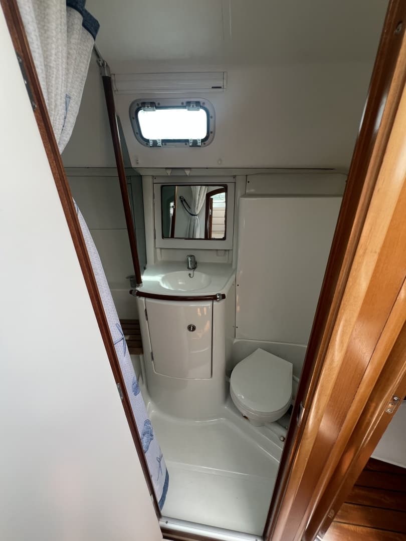 2002 Beneteau Oceanis 361 - Image 9