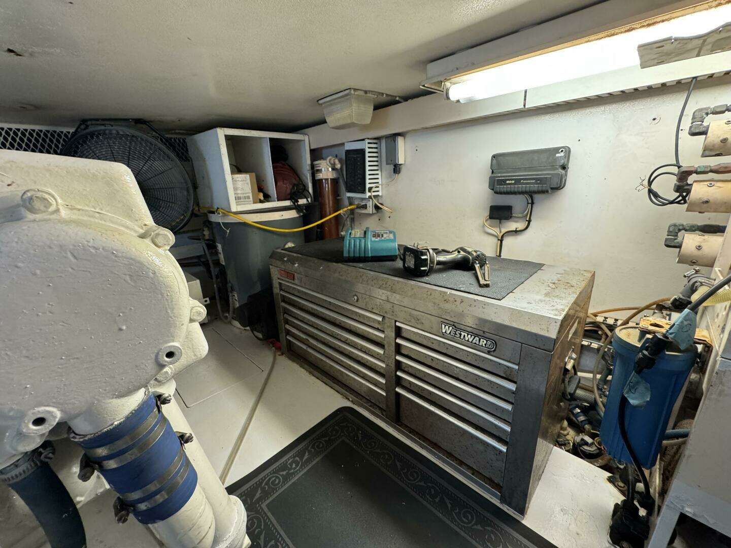 1995 Viking 58 Convertible - Image 68