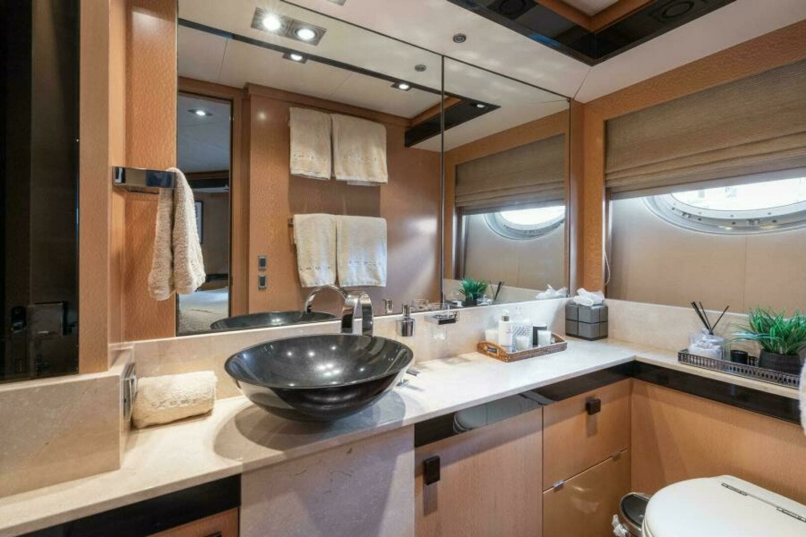 2008 Palmer Johnson 124 Sports Cruiser - Image 61