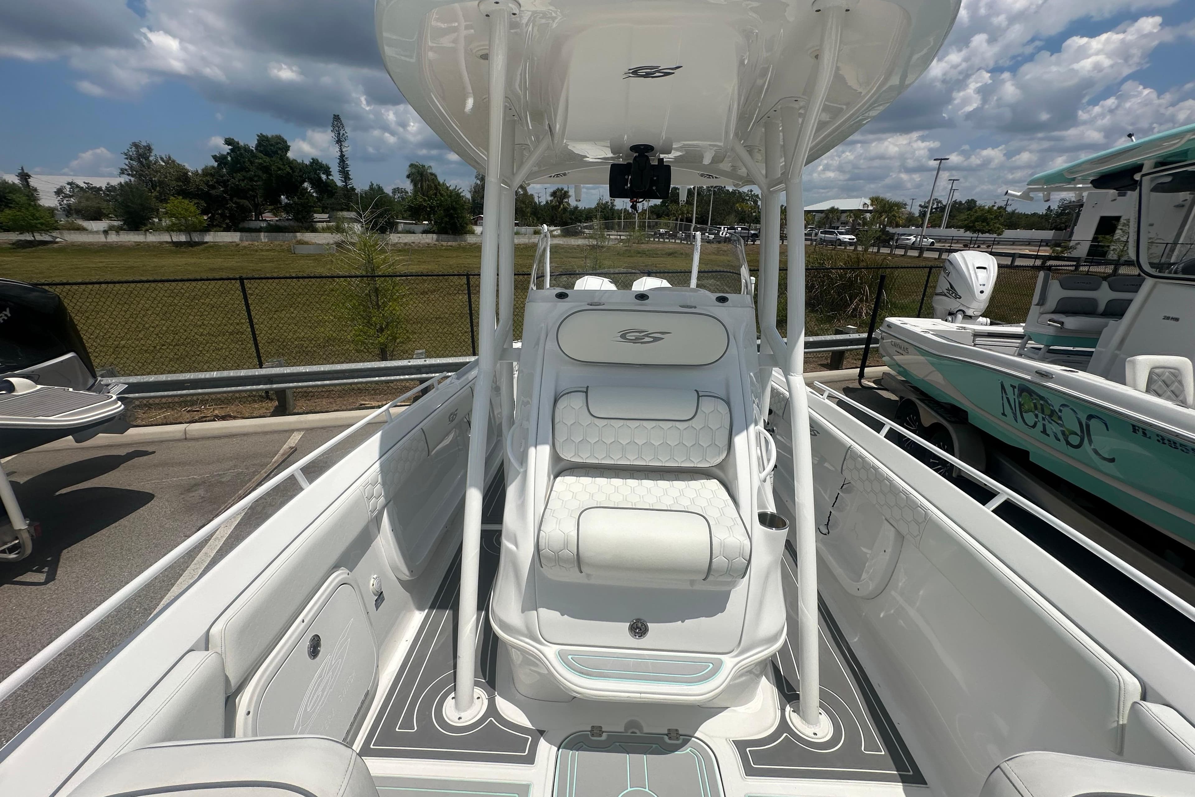 2022 Glasstream 280 Pro-XS boat interior with seating and console, under a sunny sky.