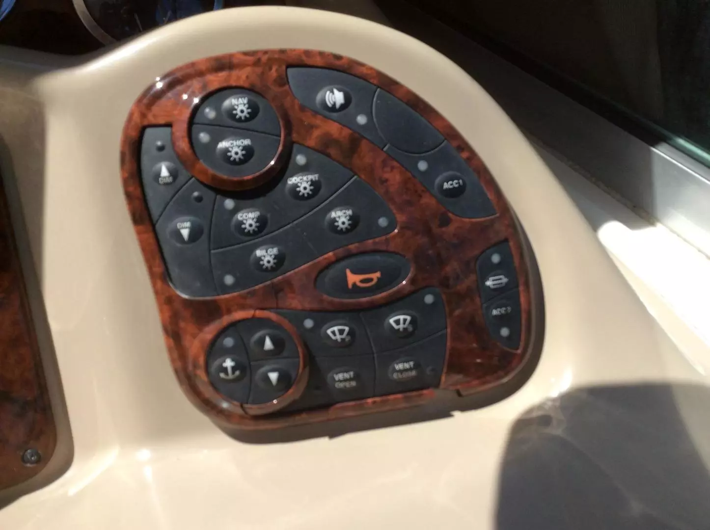2003 Sea Ray 320 - Image 9