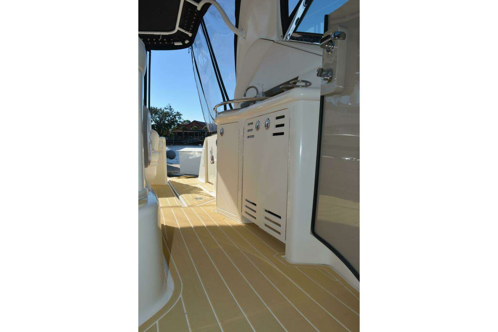 2007 Sea Ray 44 Sundancer - Image 29