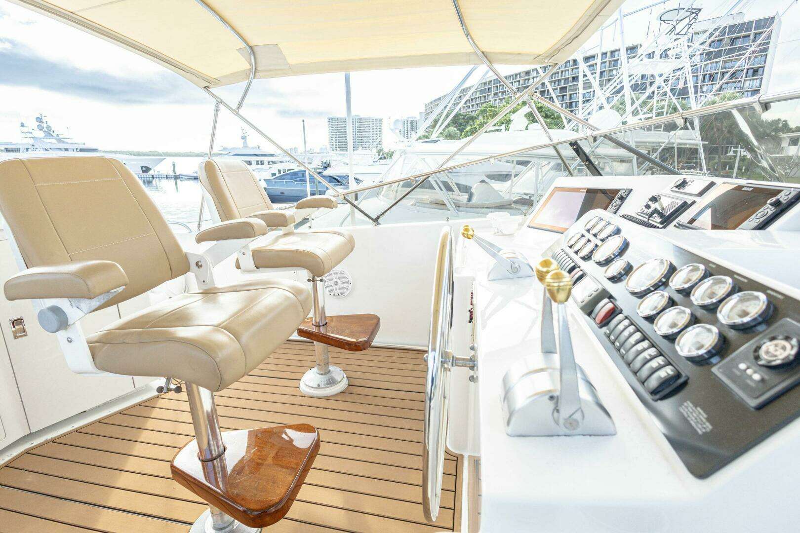 1989 Hatteras Cockpit Motor Yacht - Image 40