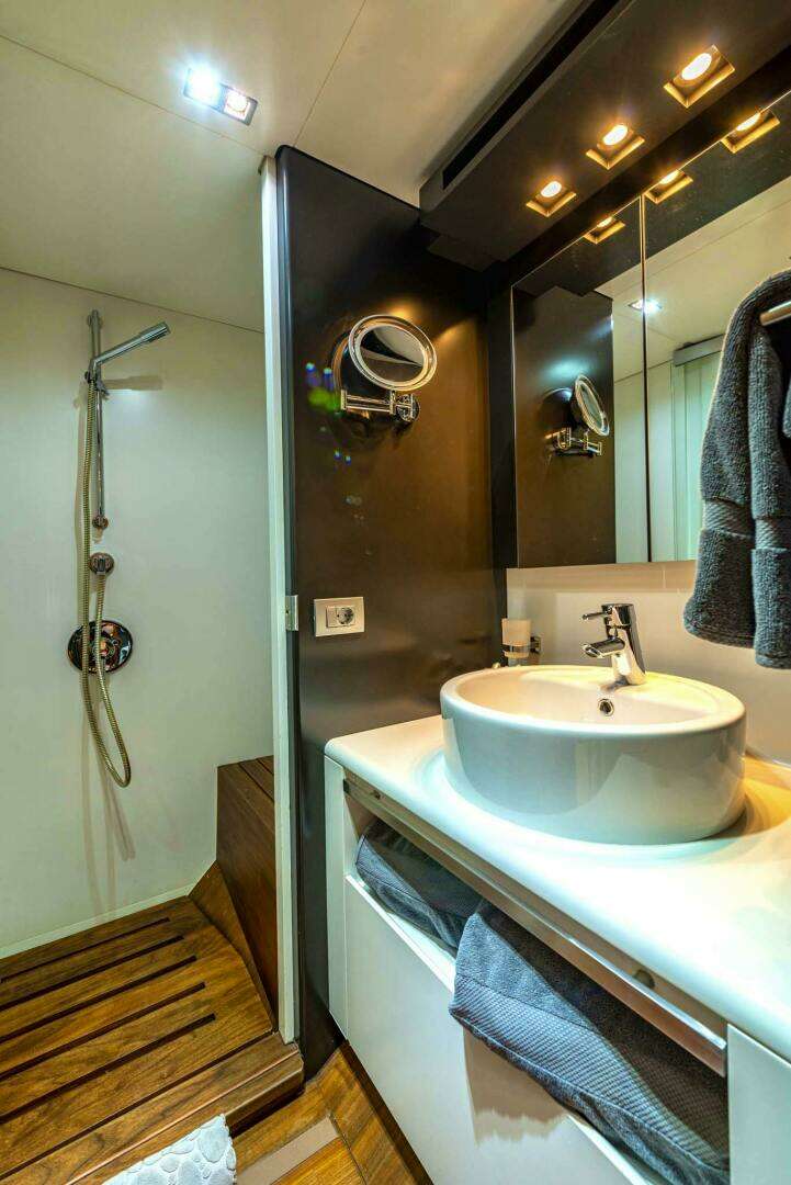 2007 Peri Yachts Peri 29 - Image 26