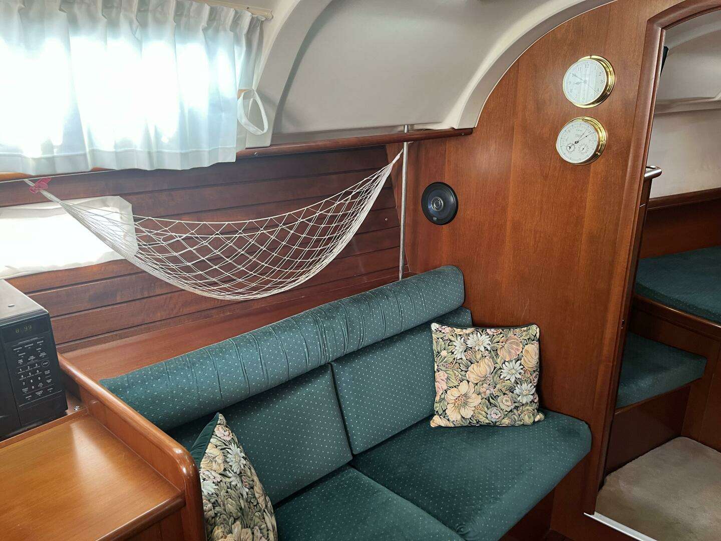 2001 Beneteau Oceanis 381 - Image 33