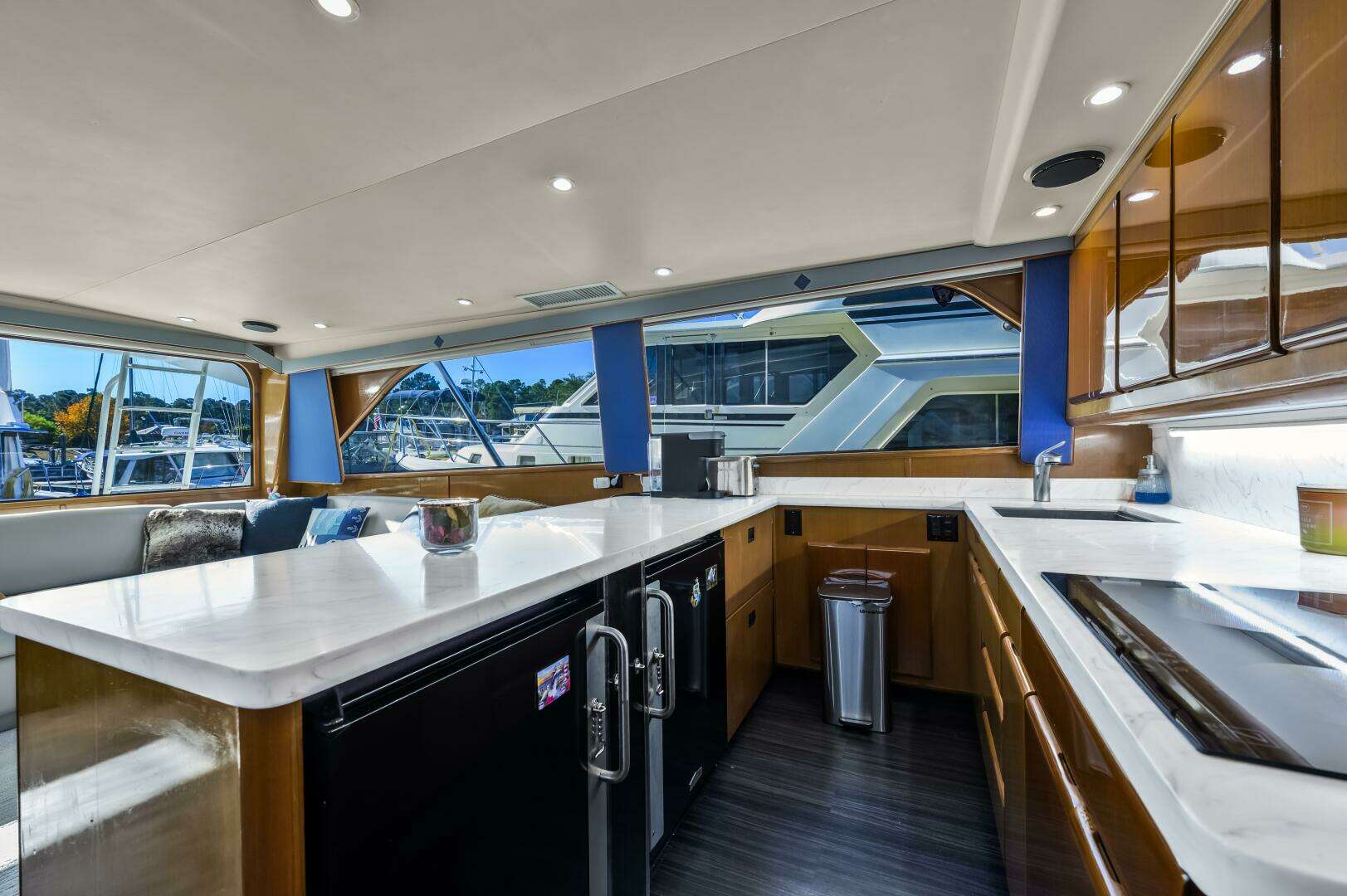 1999 Viking 58 Enclosed Flybridge - Image 19