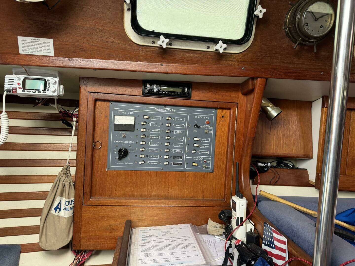 1984 Endeavour 33 - Image 9