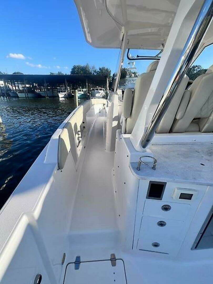 2019 Regal 33 SAV - Image 14