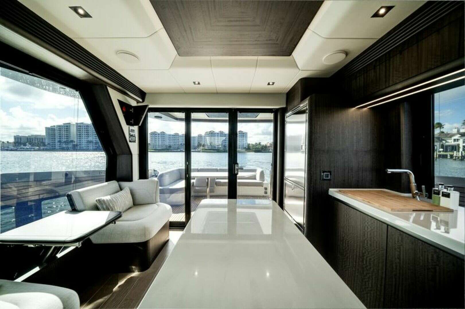 2024 Galeon 560 FLY - Image 17