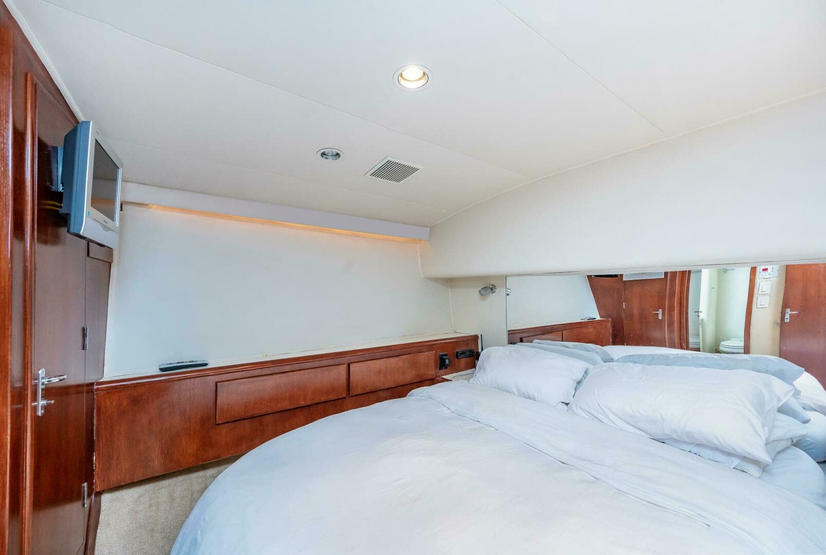 1992 Hatteras 50 Convertible - Image 25
