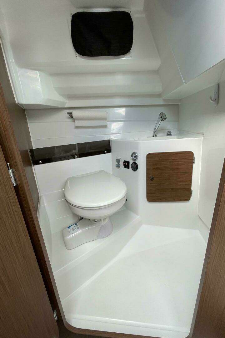 2023 Beneteau Antares 8 - Image 15