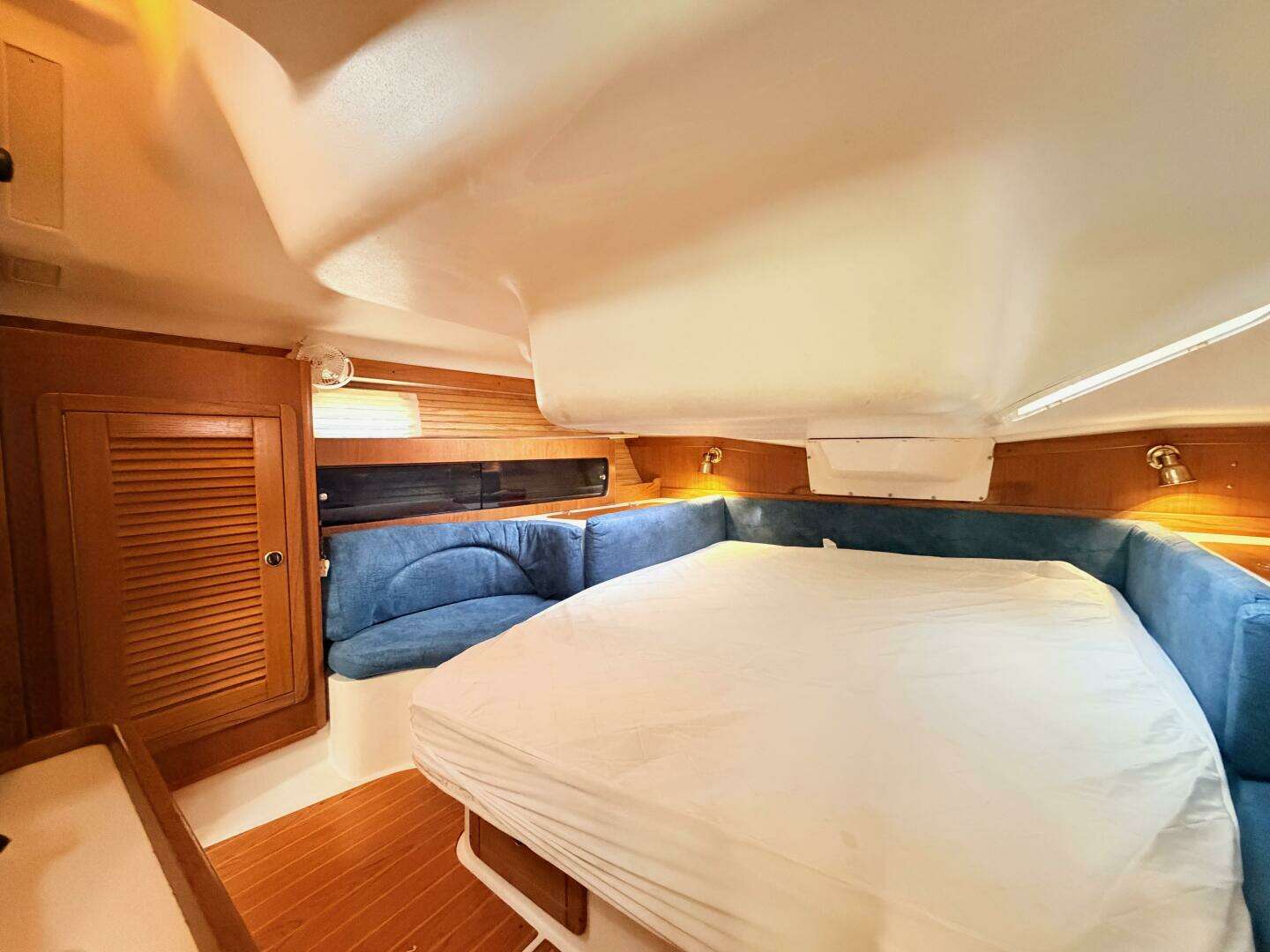 2001 Catalina 380 - Image 26