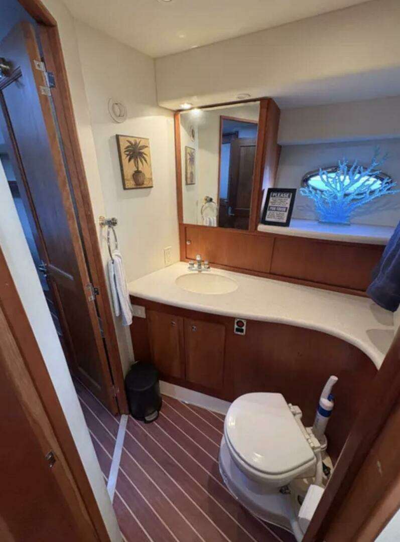 2003 Silverton 42 Convertible - Image 12