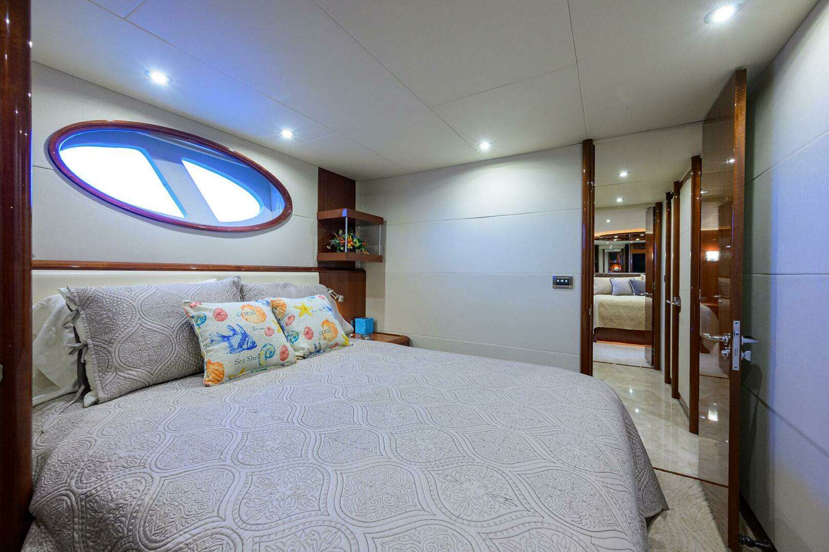 2007 Lazzara Yachts 80 Enclosed - Image 32