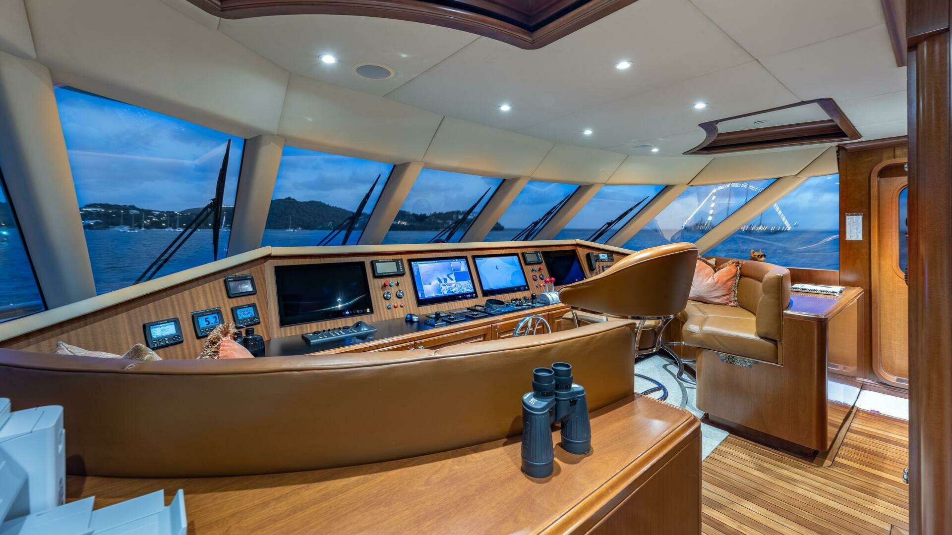 2001 Trinity Yachts Tri-Deck MY - Image 20