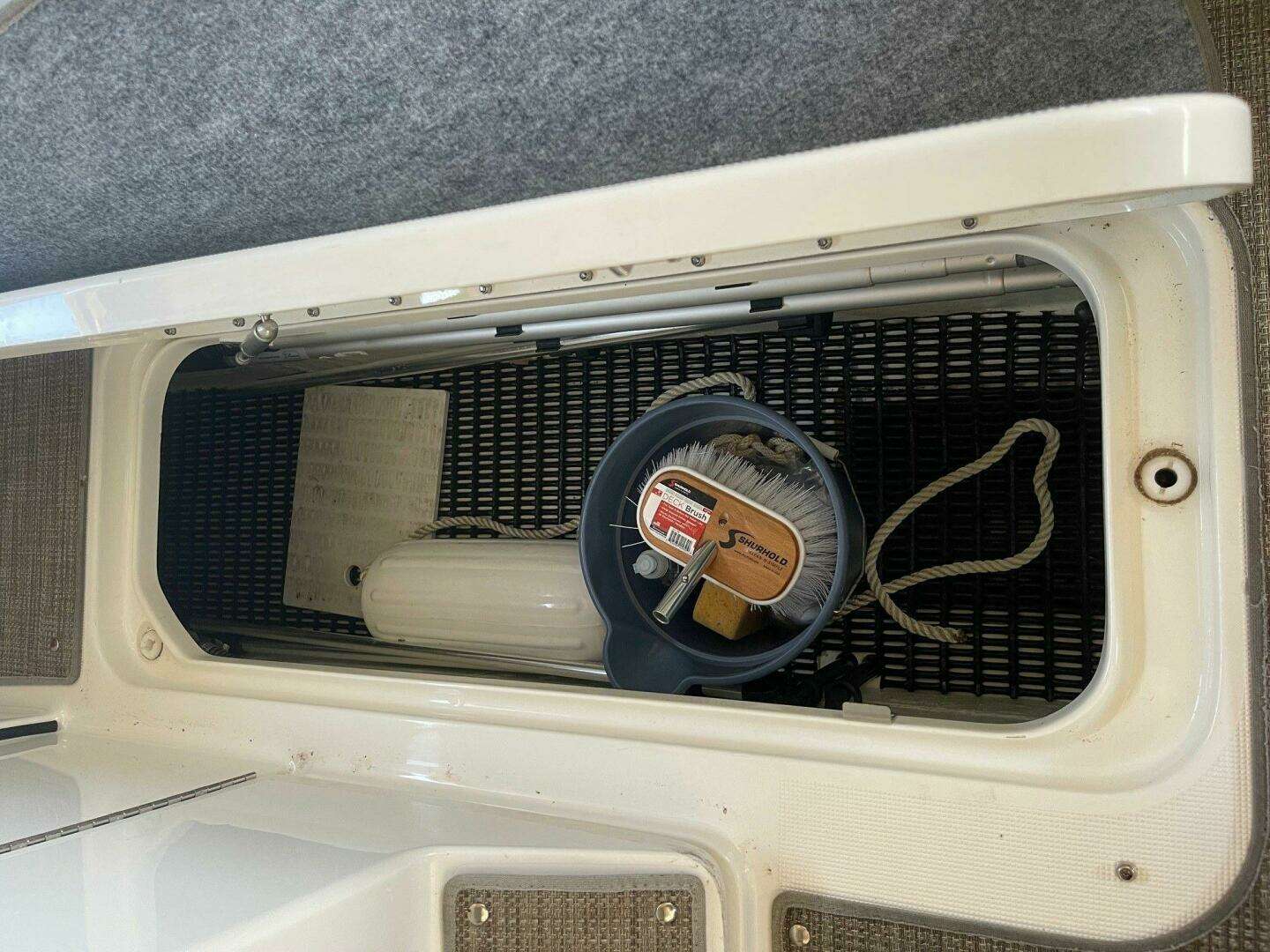 2014 Formula 240 Bow Rider - Image 14