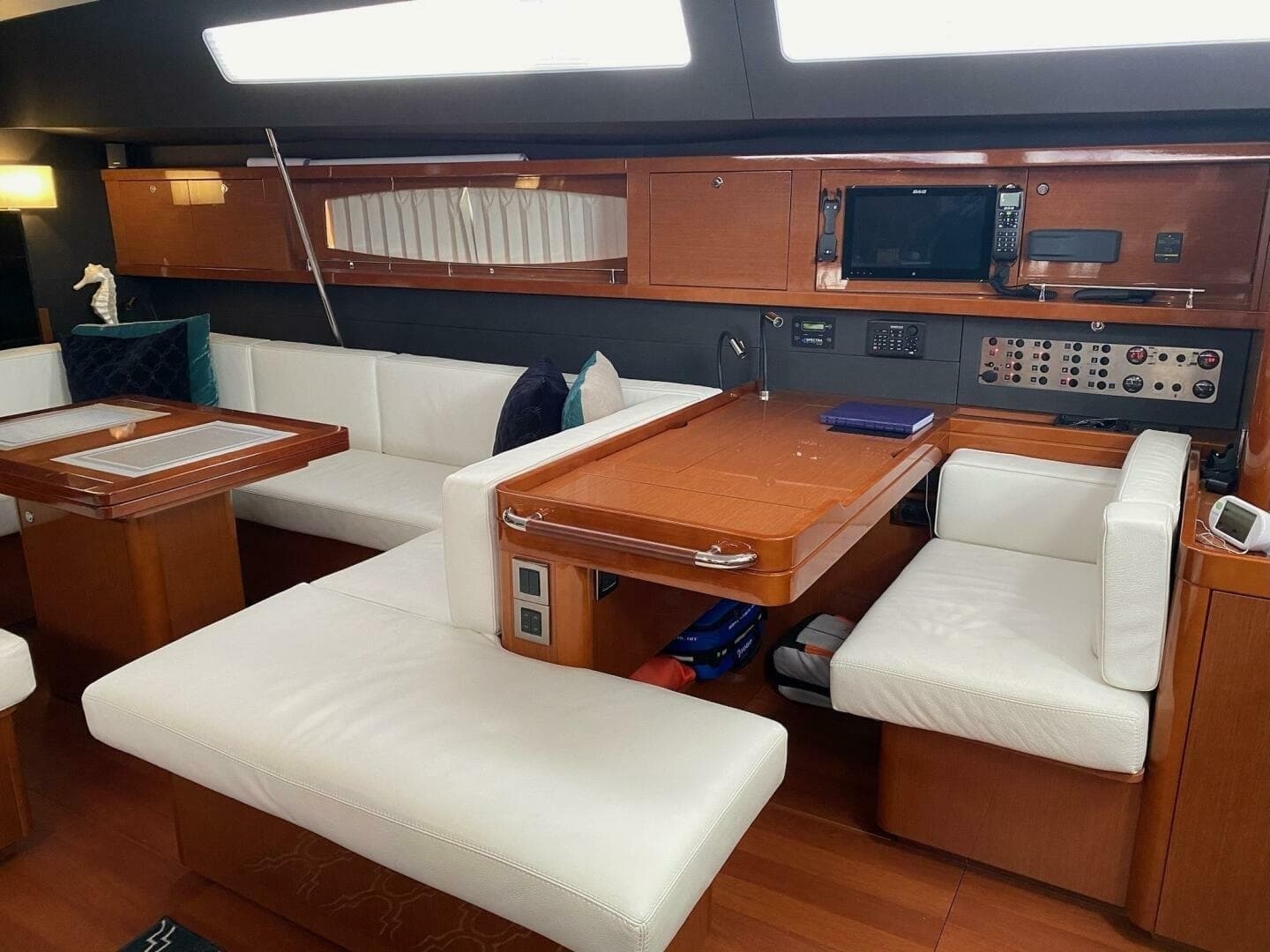 2016 Beneteau Oceanis 60 - Image 13