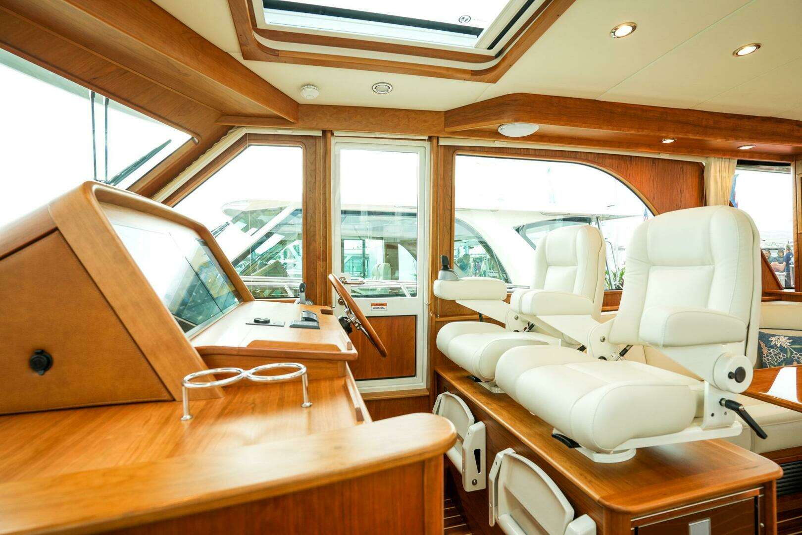 2027 Sabre 45 Salon Express - Image 23