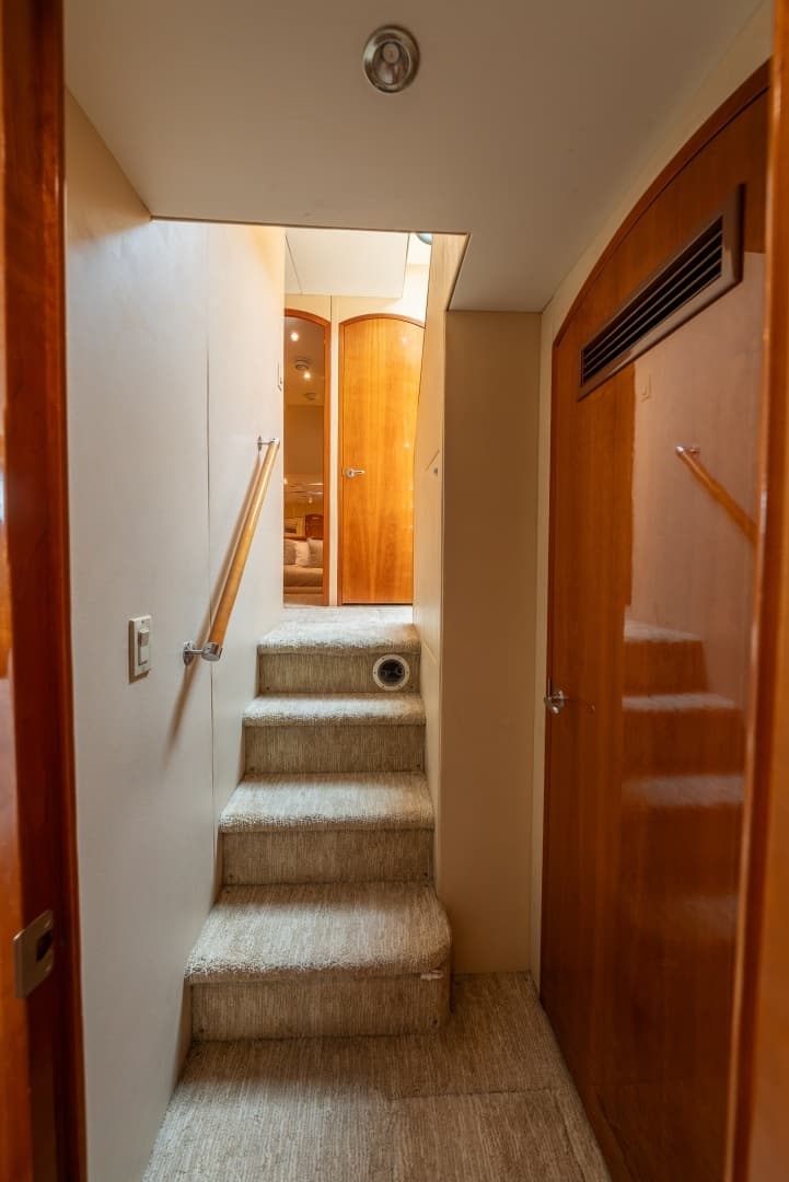 2004 Hatteras Sport Deck - Image 10