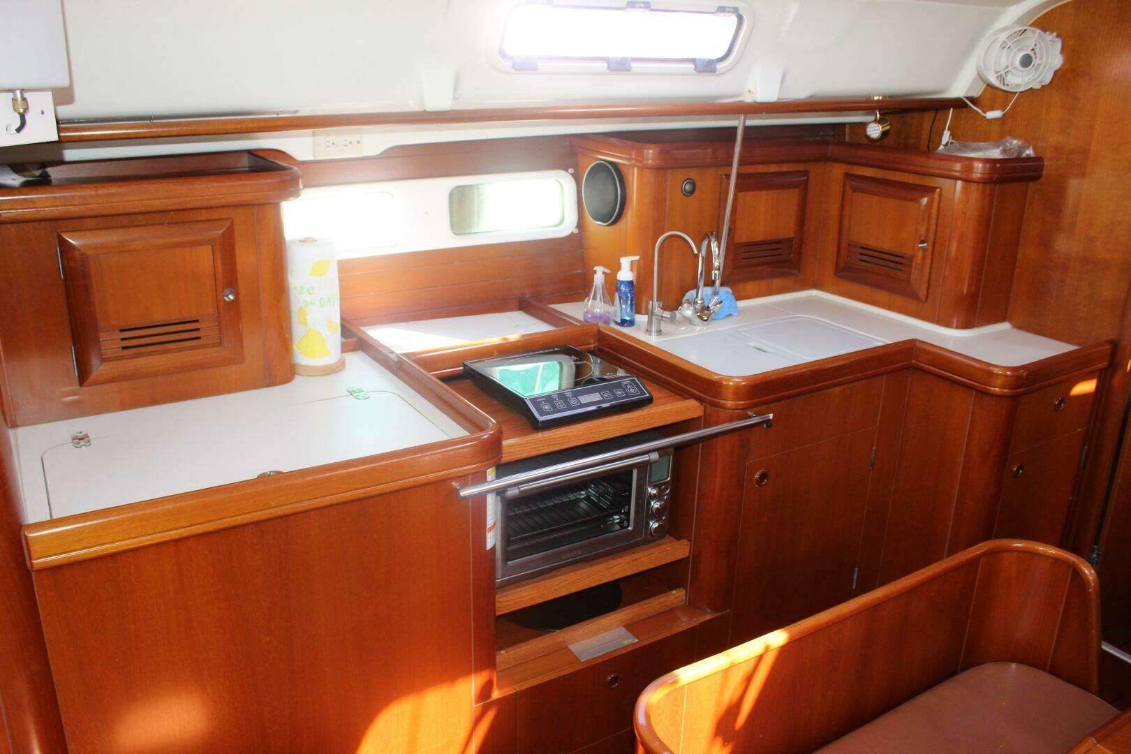2001 Beneteau 411 - Image 22