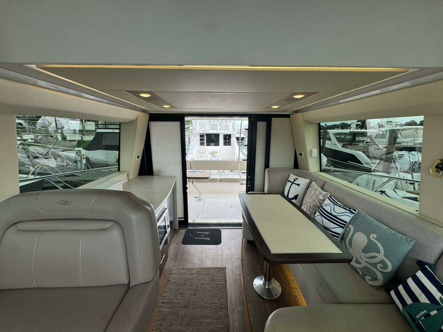 2017 Regal 42 Fly - Image 14