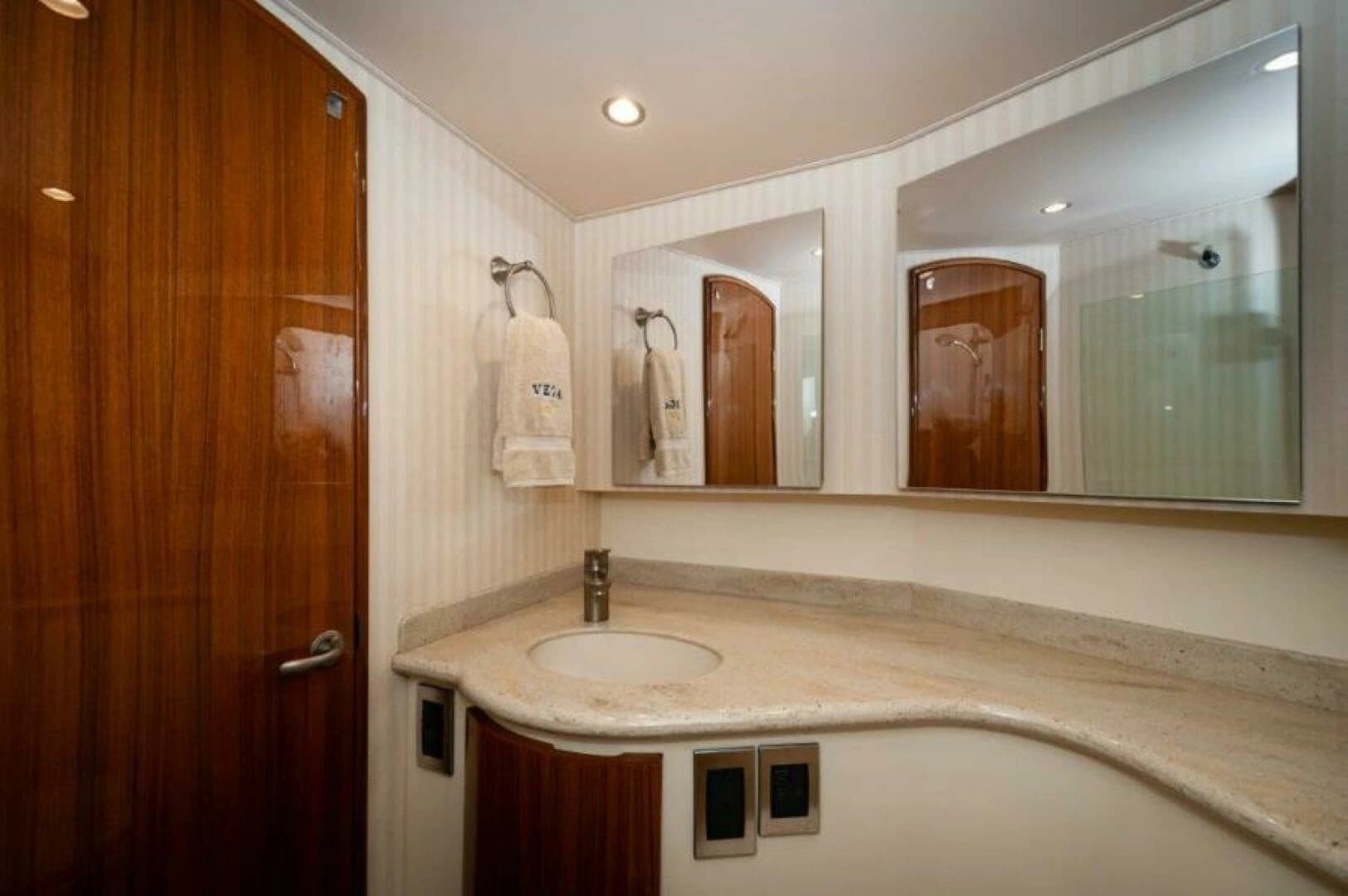 2012 Viking 42 Convertible - Image 17