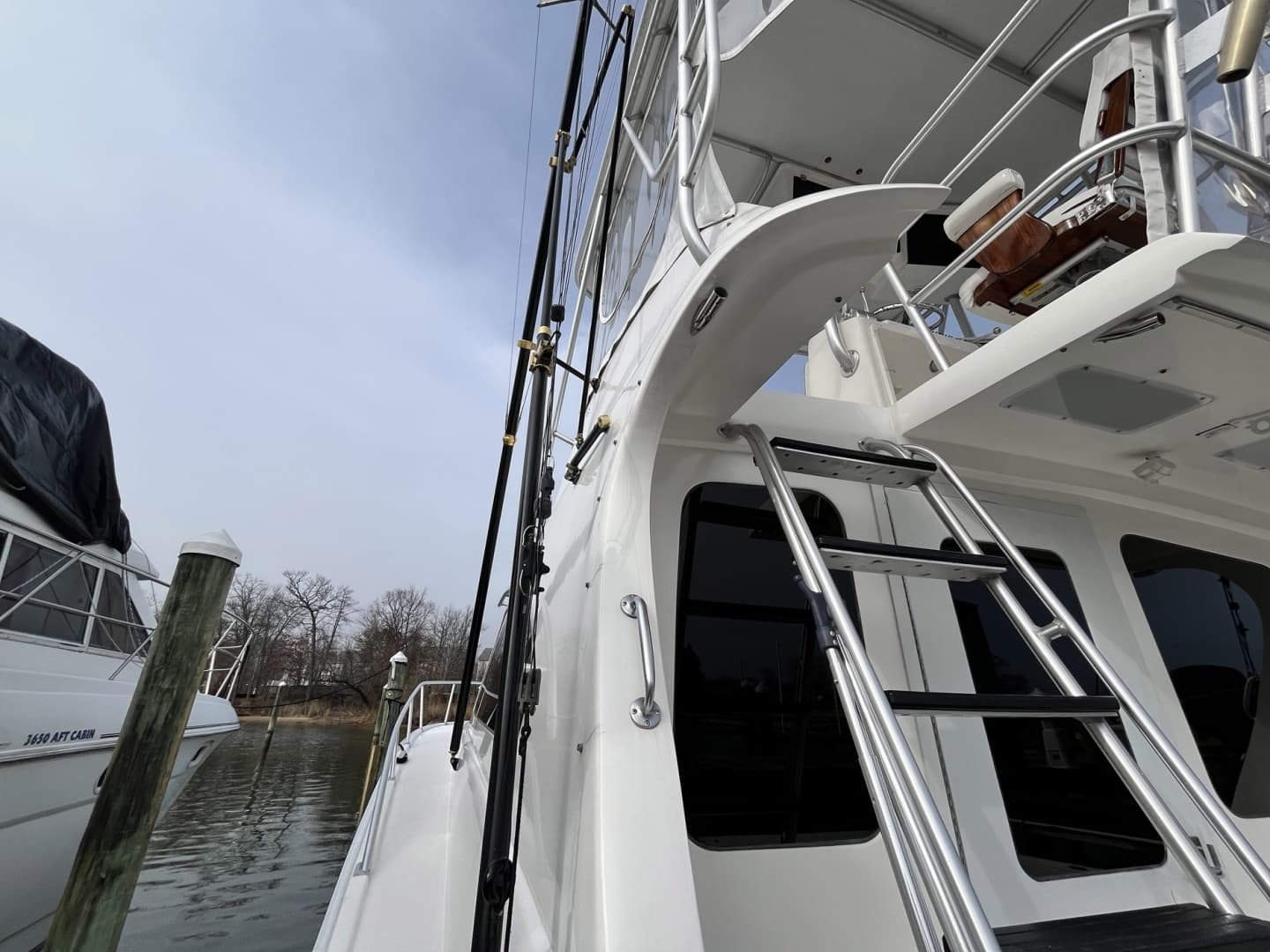 2003 Luhrs 40 Convertible - Image 9