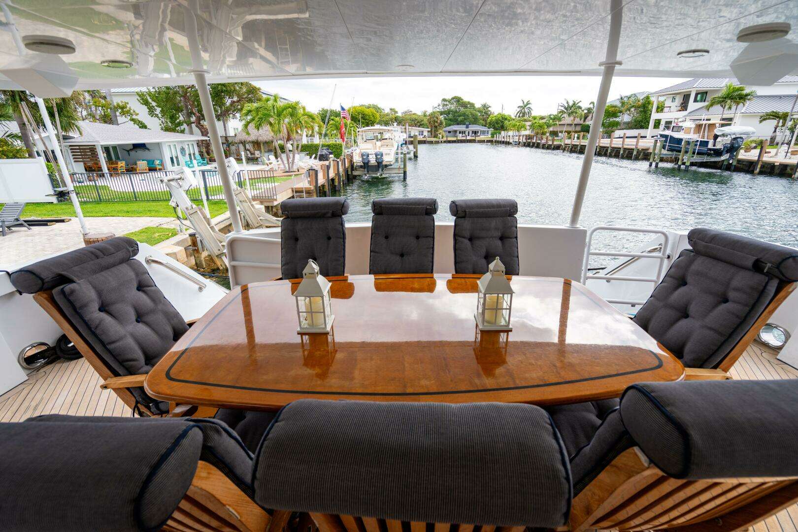 2001 Hatteras 100 Motor Yacht - Image 8