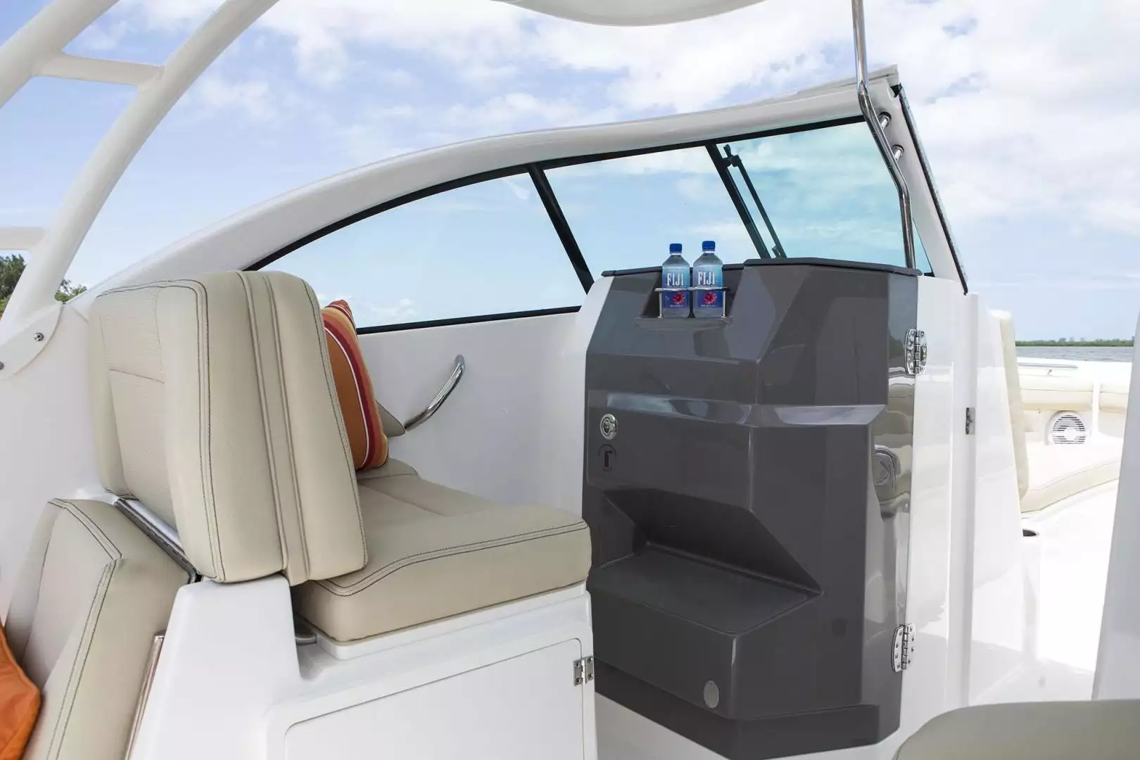 2021 Pursuit DC 235 Dual Console - Image 8