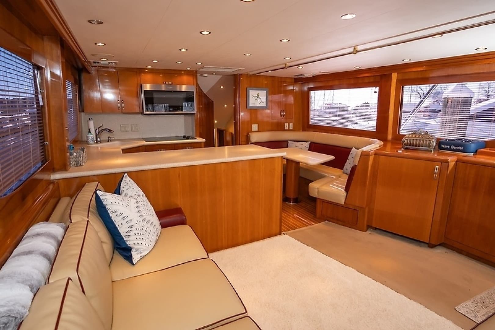 2001 Hatteras 60 Convertible - Image 22