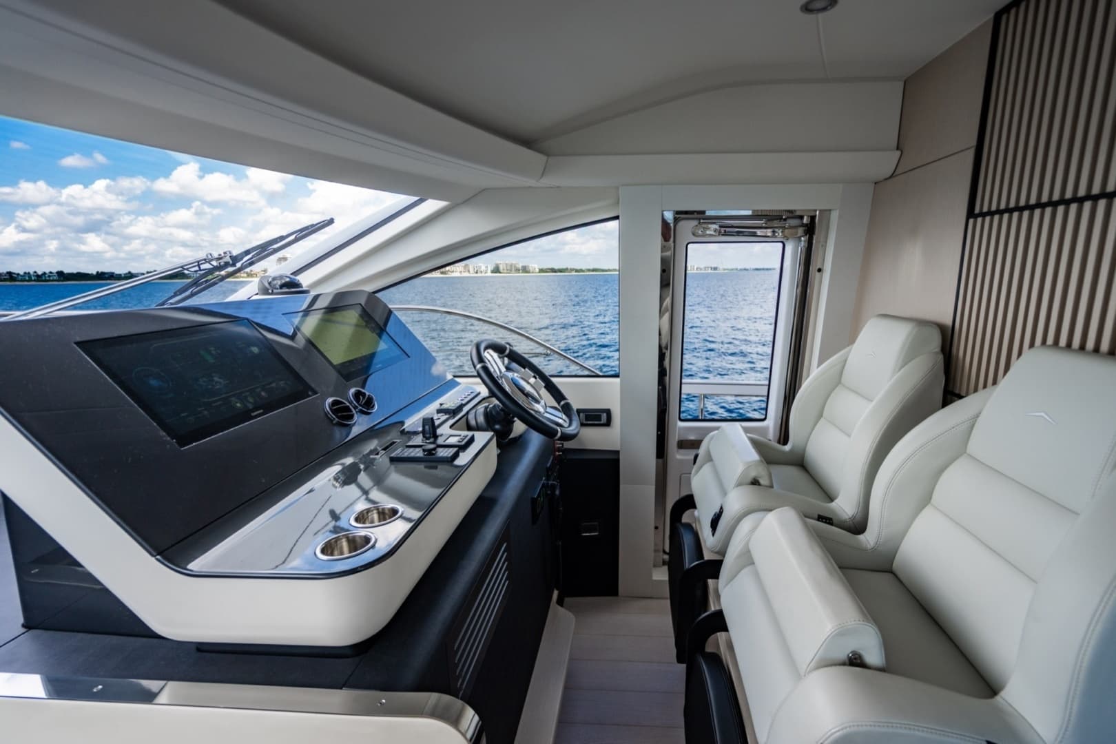 2023 Azimut Fly 68 - Image 11