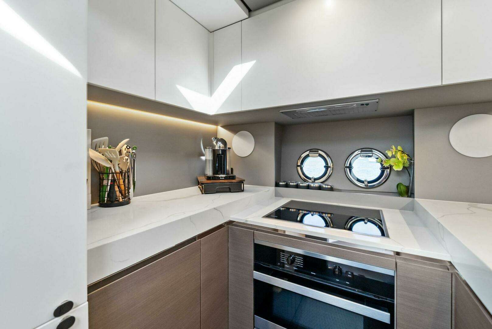 2022 Azimut S8 - Image 28