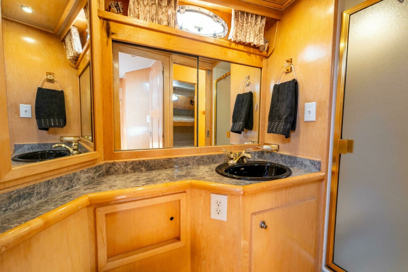 1997 Navigator Sundance 5600 - Image 91