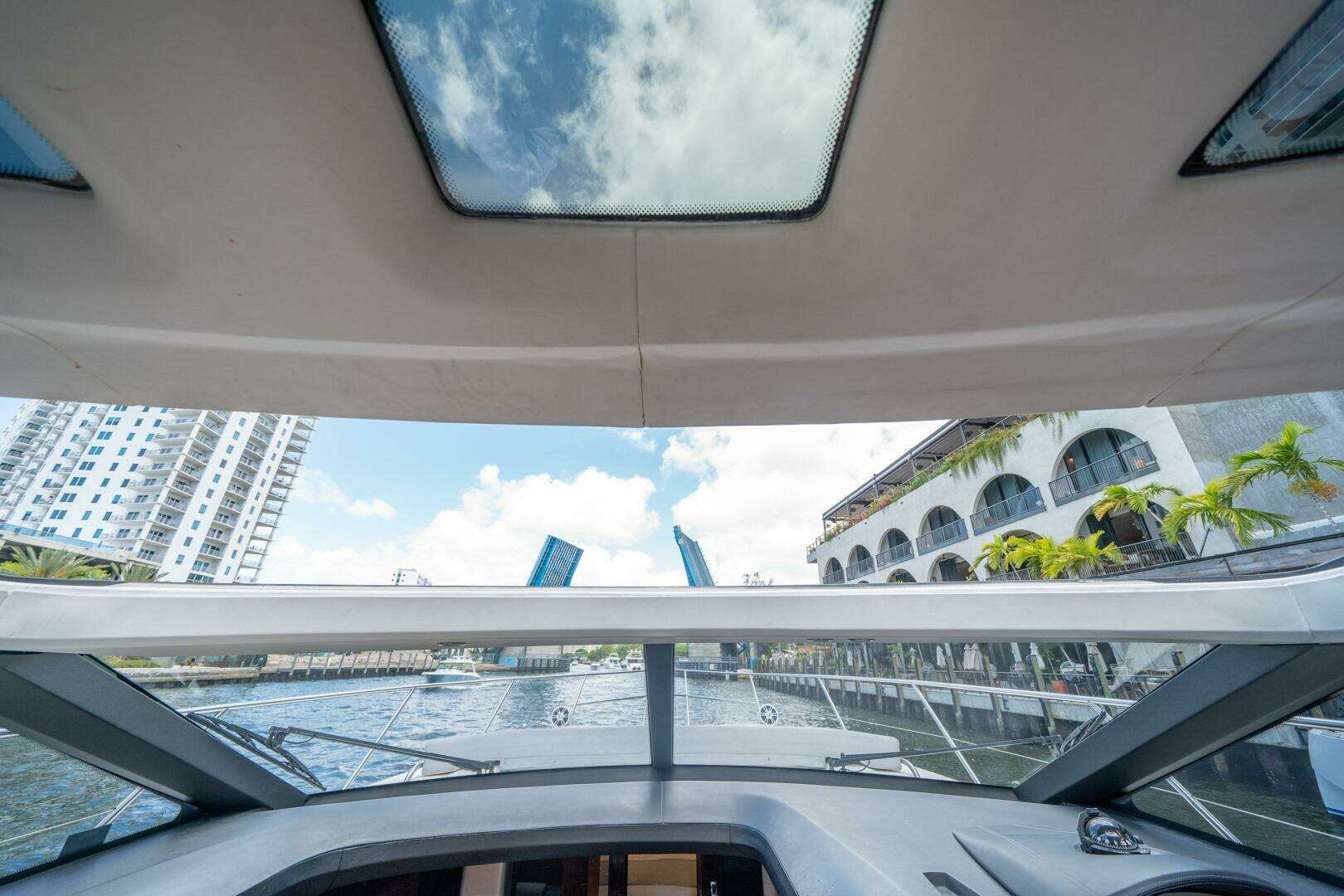 2012 Princess V52 - Image 17