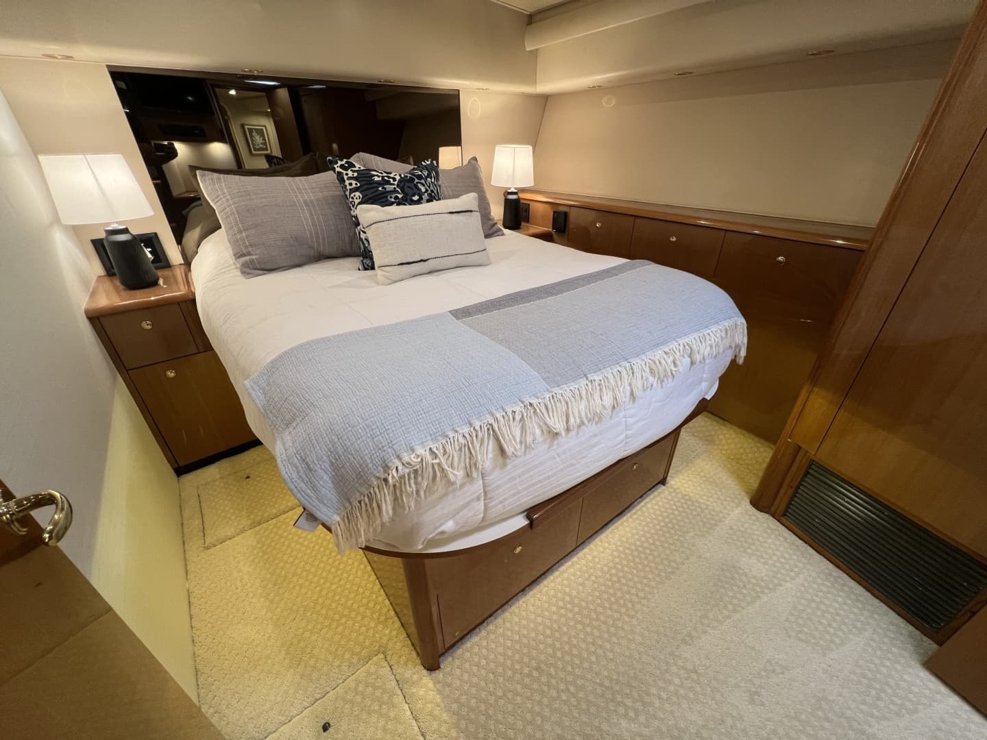 2003 Viking 52 Convertible - Image 30